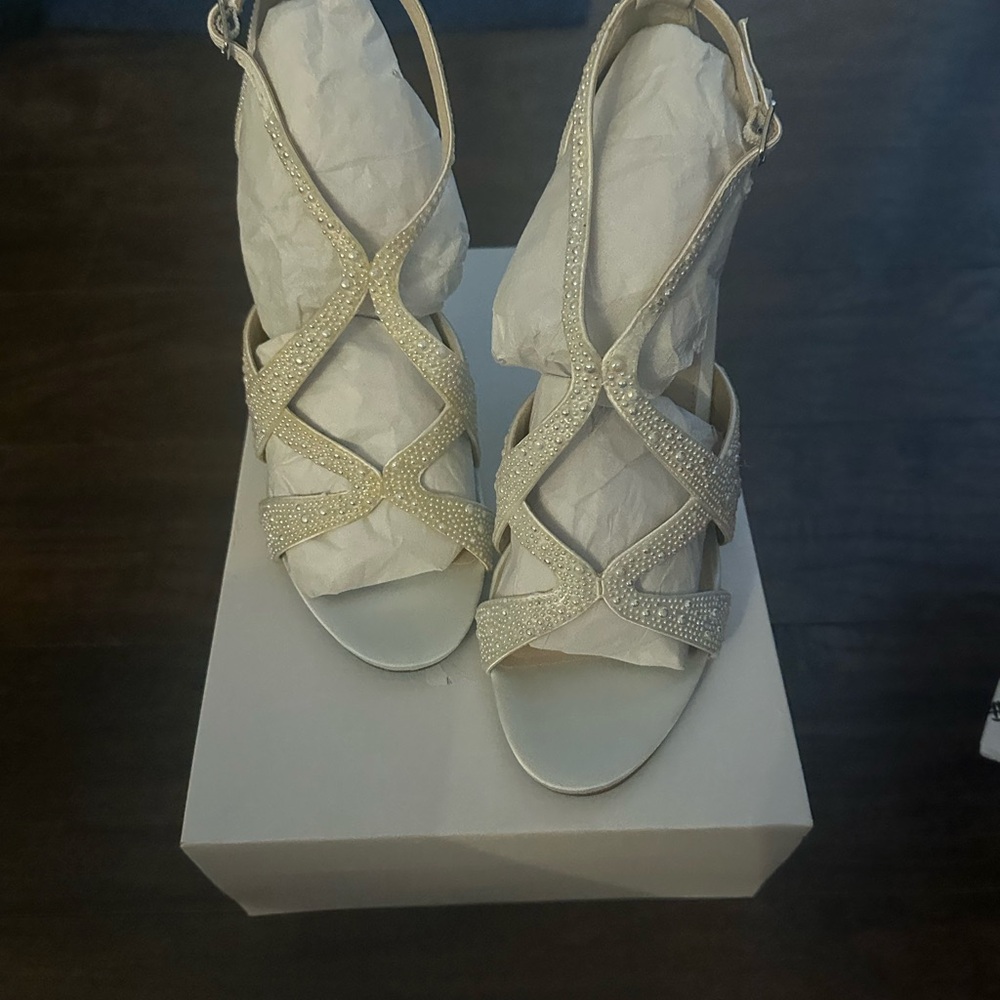 Betsey Johnson Pearl Heels - Picture 8 of 14